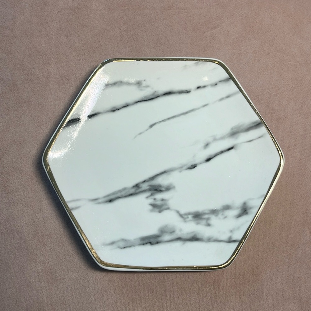 Marbled decorative tray with gold rim